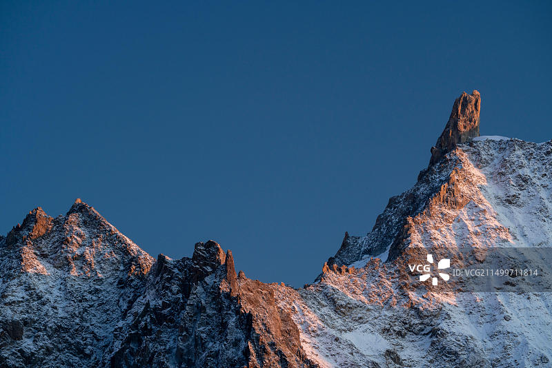 法国勃朗峰地区蒙切蒂夫峰的巨人之牙图片素材