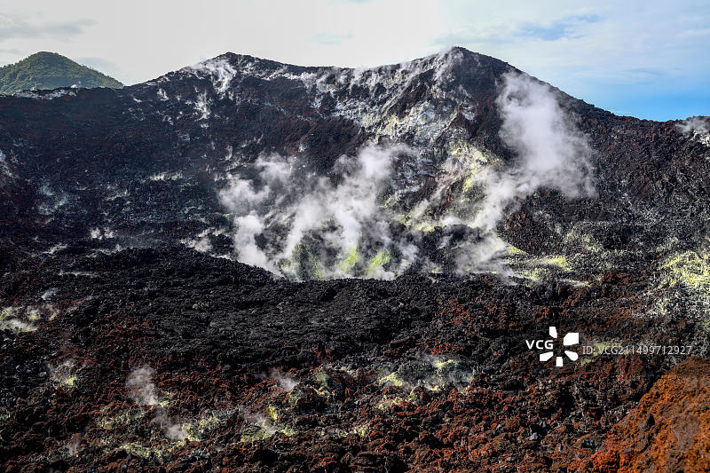 地理/旅行：巴布亚新几内亚塔武鲁火山（223米）图片素材