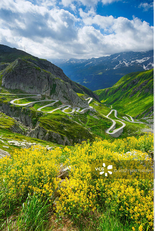 瑞士老圣哥达山口道路图片素材