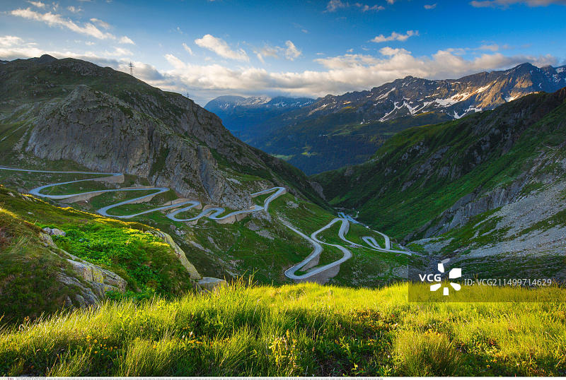 瑞士老圣哥达山口道路图片素材