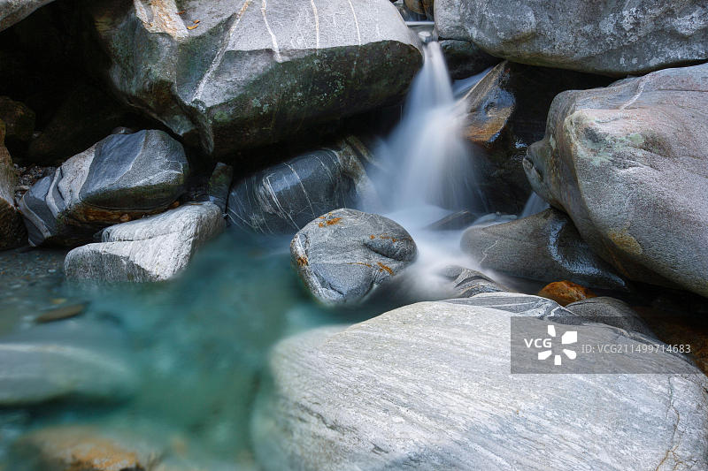 瑞士韦尔扎斯卡山谷风光图片素材