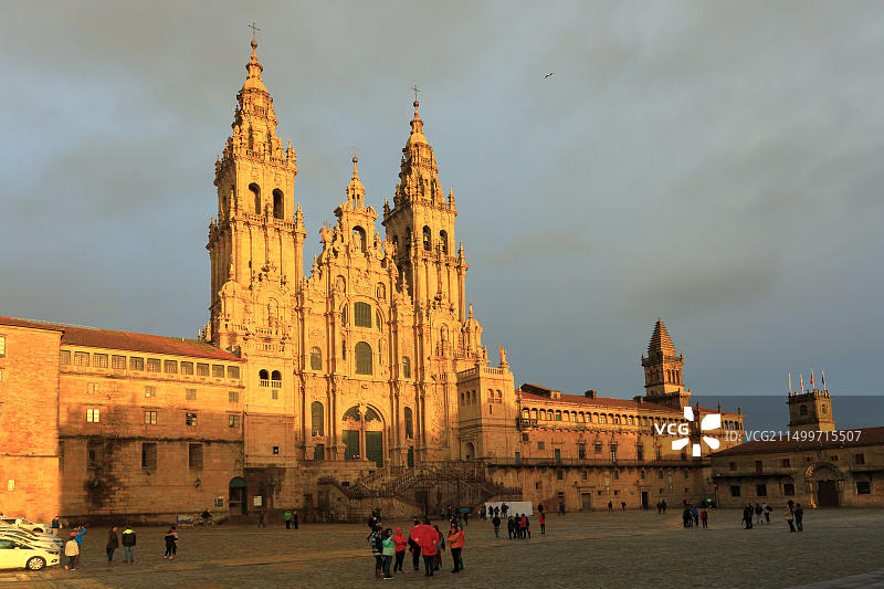 地理/旅行，西班牙，拉科鲁尼亚，圣地亚哥-德孔波斯特拉，日落时分的大教堂，附加版权信息不可用图片素材