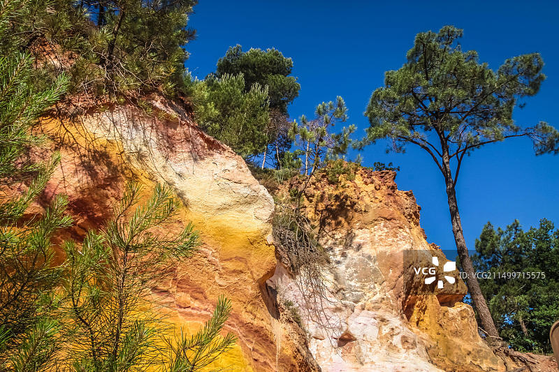 法国普罗旺斯鲁西永赭石岩图片素材