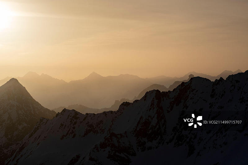 奥地利蒂罗尔州图克斯阿尔卑斯山的景色图片素材