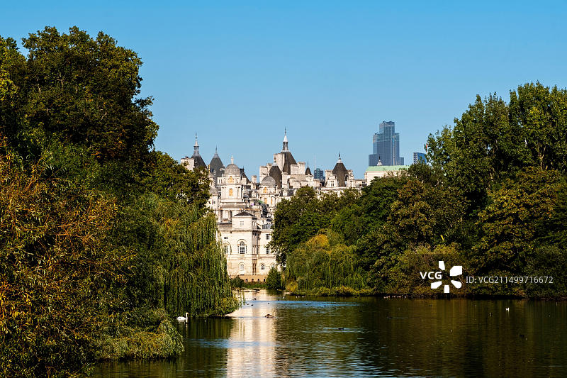 英国伦敦威斯敏斯特圣詹姆斯公园夏季风光图片素材