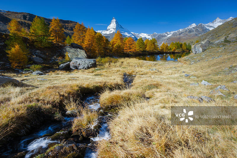 瑞士马特宏峰和Grindjisee湖图片素材