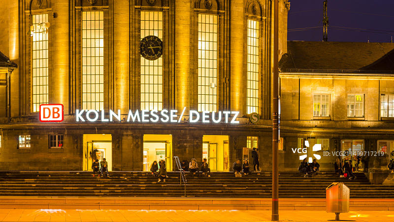 德国科隆的科隆-德utz车站历史穹顶建筑图片素材