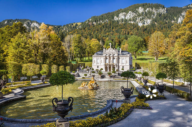 德国巴伐利亚州埃塔尔林德霍夫宫水榭图片素材