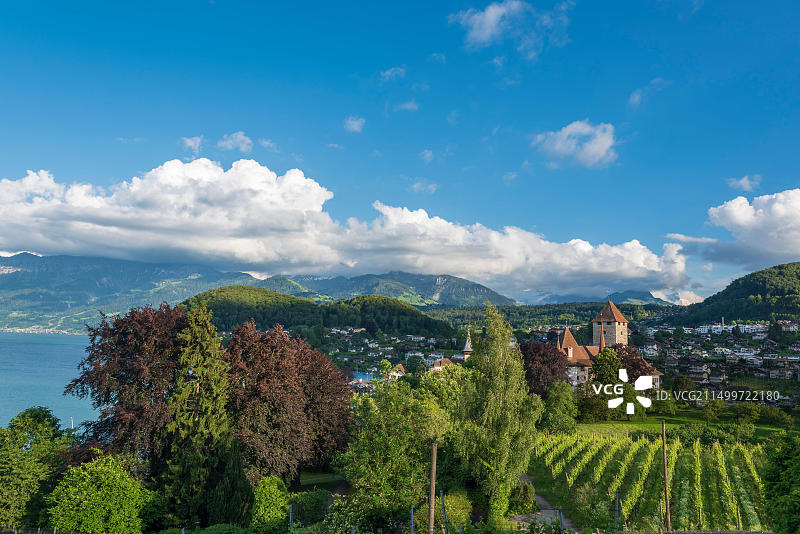 瑞士图恩湖畔的施皮茨城堡，伯尔尼高地图片素材