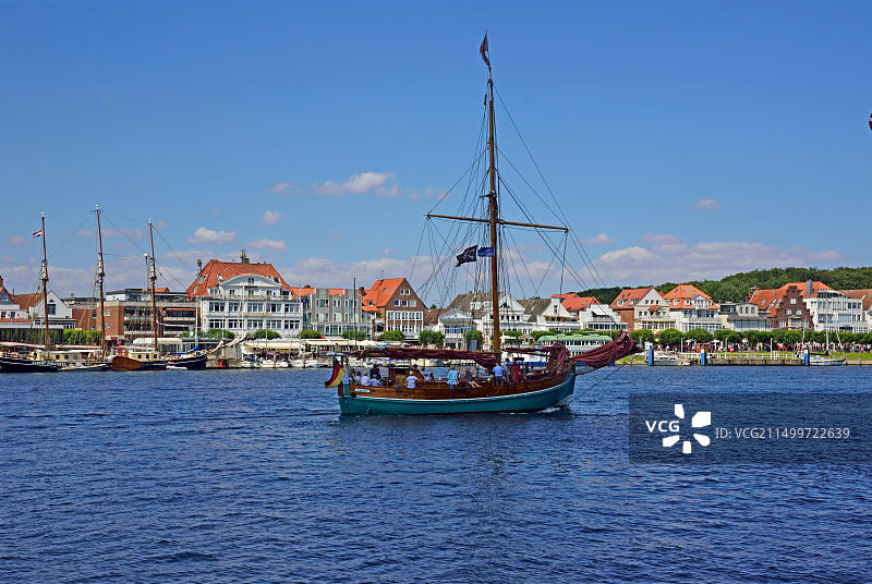 德国石勒苏益格-荷尔斯泰因州吕贝克-特拉沃明德特拉沃河风光图片素材