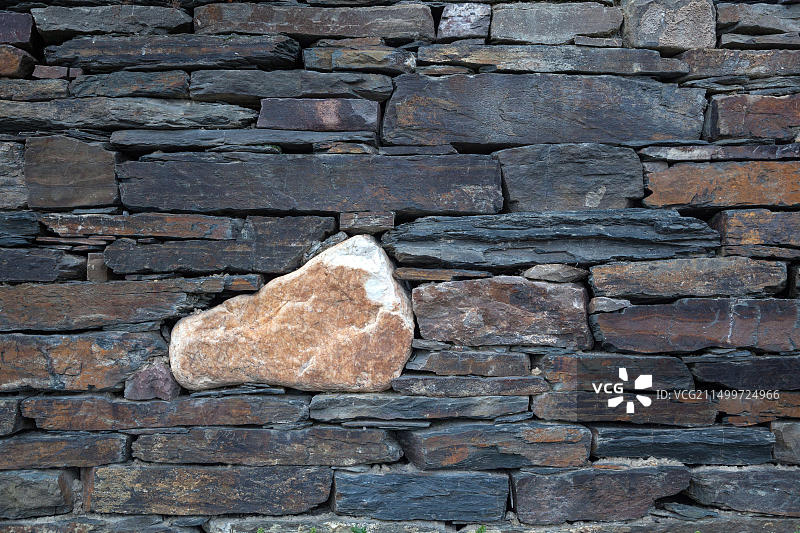 德国莱茵兰-普法尔茨巴特诺因阿尔红酒之路的旱石墙图片素材