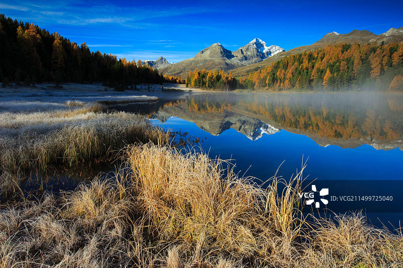 瑞士格里松州上恩嘎丁施塔茨湖风光图片素材