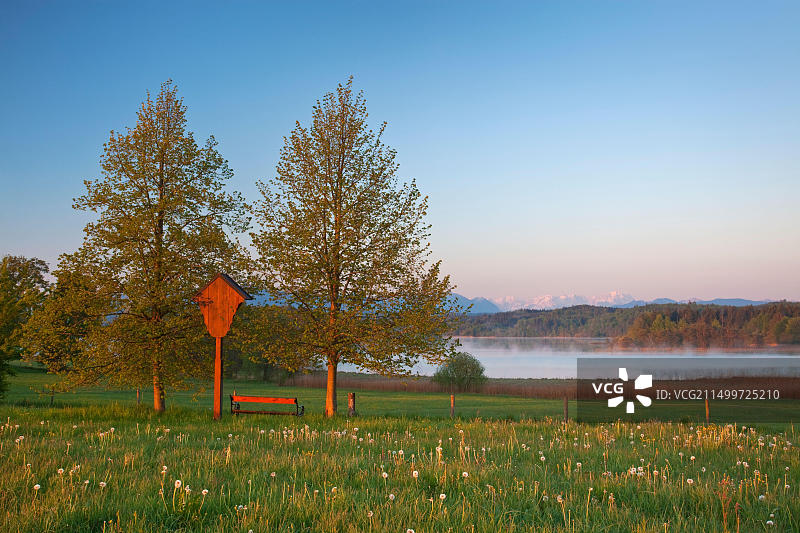 德国巴伐利亚伊费尔道夫奥斯特湖风光图片素材