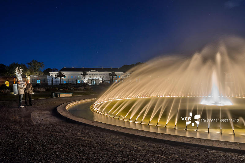 德国下萨克森州汉诺威赫伦豪森花园钟形喷泉图片素材