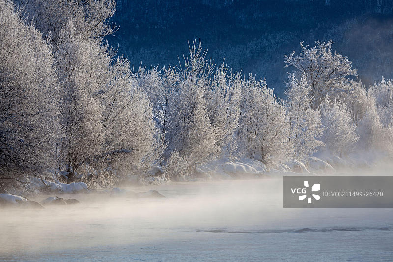 德国巴伐利亚格罗斯韦伊尔洛伊萨赫河雾景图片素材