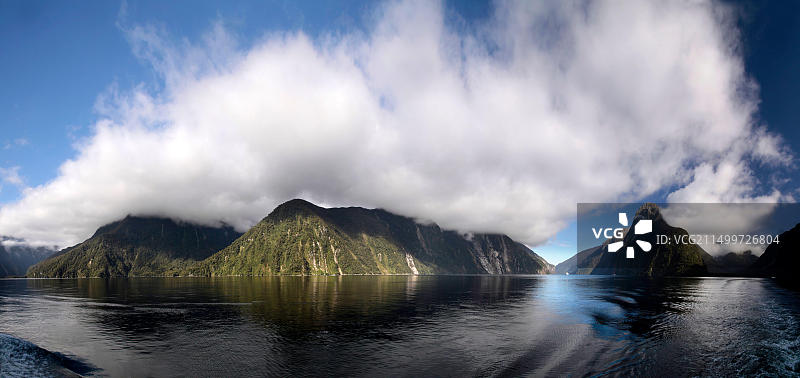 新西兰南岛米尔福德峡湾米特峰图片素材