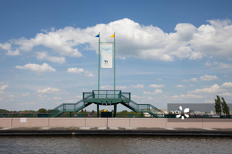 德国北莱茵-威斯特法伦州明登市米特兰运河水路枢纽风光图片素材