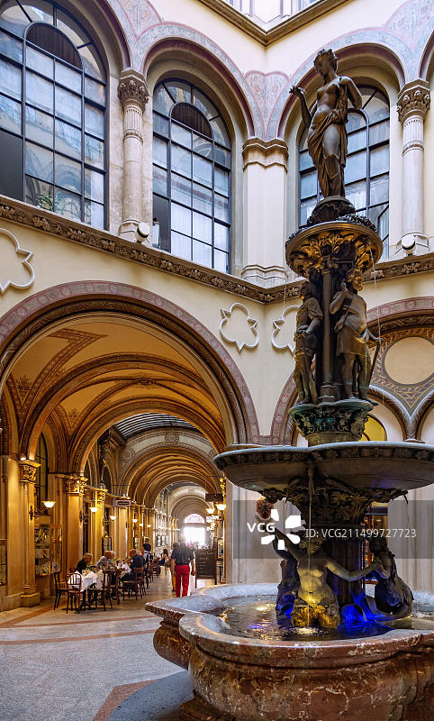 奥地利维也纳费尔斯特宫多瑙河美人鱼喷泉图片素材