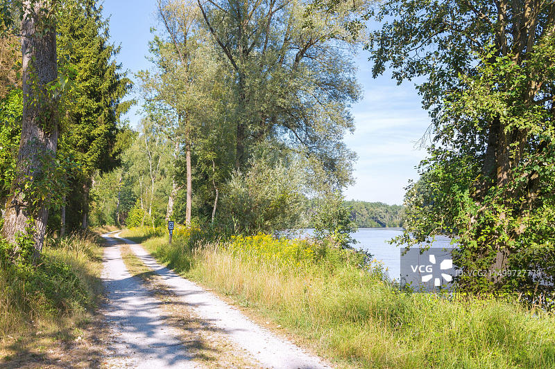 德国巴伐利亚州因河自行车道风光图片素材