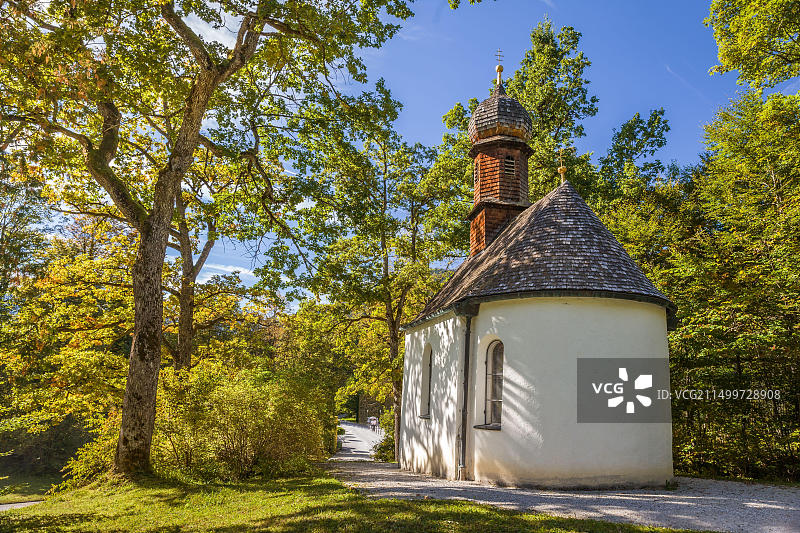 德国巴伐利亚州埃塔尔林德霍夫城堡公园小教堂图片素材