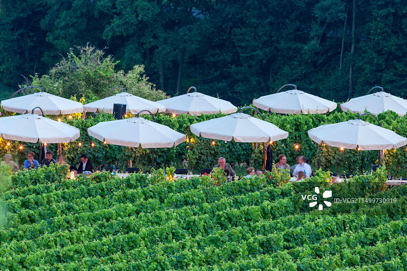 德国黑森州埃伯巴赫修道院斯坦伯格公司餐桌图片素材