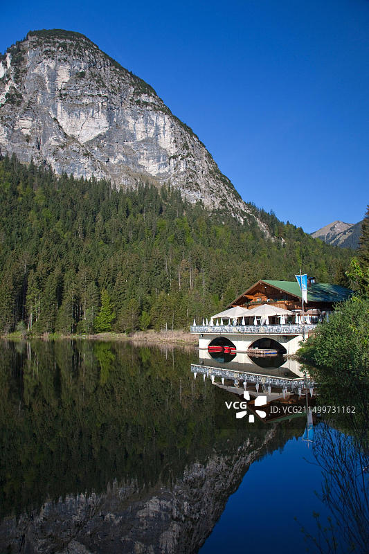 德国普弗莱格湖畔的山间旅馆图片素材