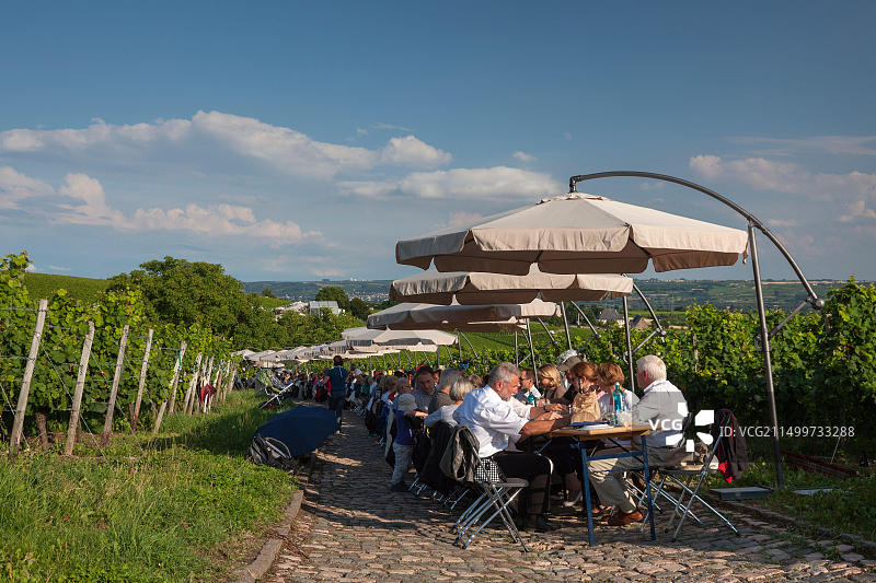 德国黑森州埃伯巴赫修道院斯坦伯格公司餐桌图片素材