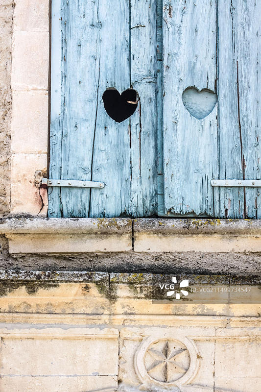 法国普罗旺斯奥佩德老城心形窗户图片素材