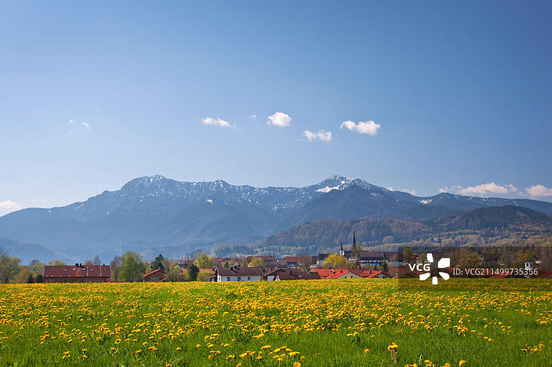 德国巴伐利亚Grossweil的赫尔佐格峰风光图片素材
