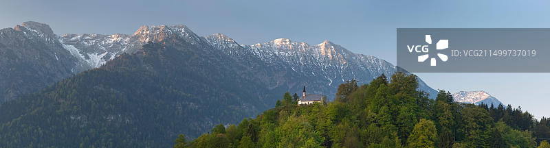 德国巴伐利亚Eschenlohe的圣尼古拉斯教堂图片素材