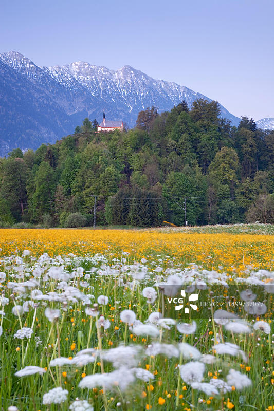 德国巴伐利亚Eschenlohe的圣尼古拉斯教堂图片素材