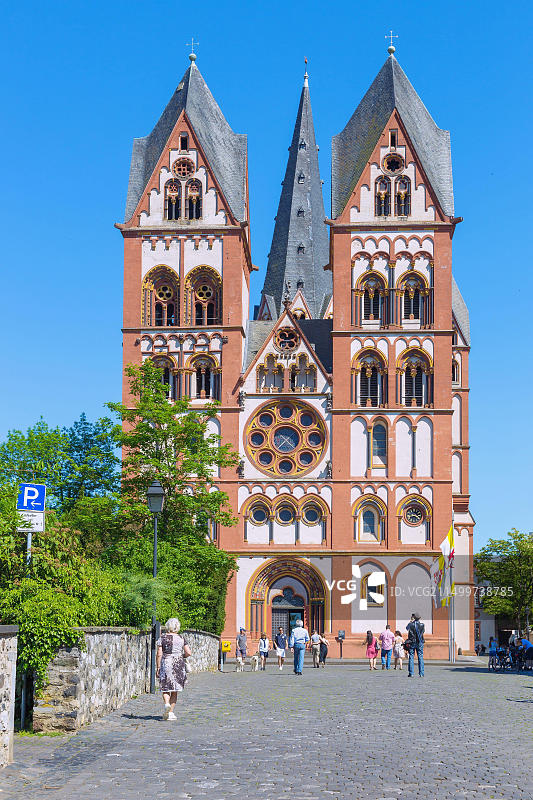 德国林堡大教堂主立面和教堂广场图片素材