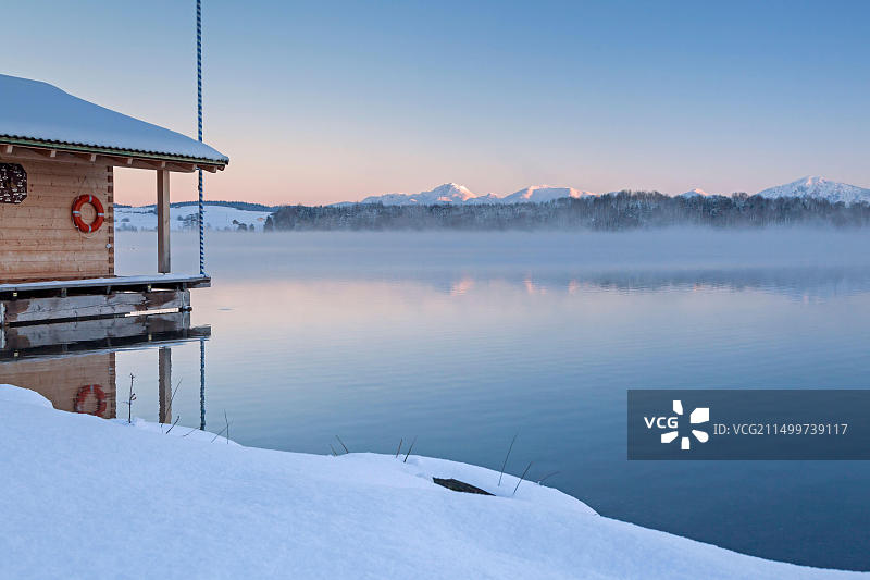 德国巴伐利亚州里格湖畔的展位与本尼迪克滕万德图片素材