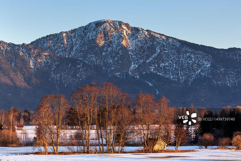 从格罗斯威尔望向约赫贝格峰（上巴伐利亚）图片素材