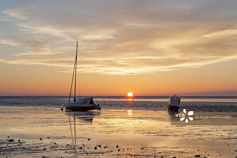 地理/旅行，德国石勒苏益格-荷尔斯泰因州叙尔特岛，蒙克马尔施附近瓦特滩的日出，叙尔特岛图片素材