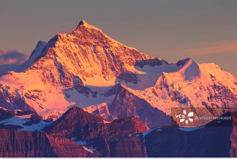 瑞士艾格峰、僧侣峰和少女峰，伯尔尼高地图片素材