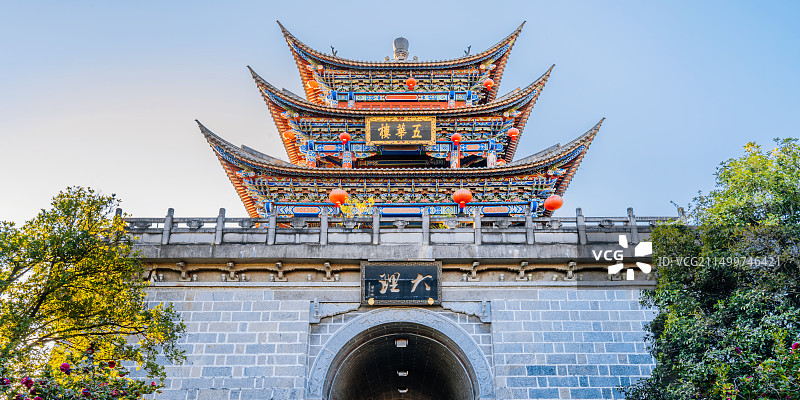 中国云南大理古城五华楼城门清晨风光图片素材