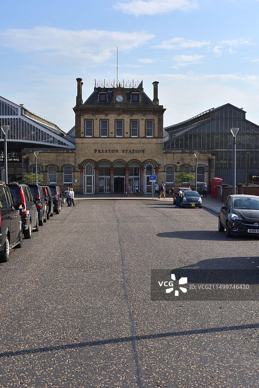费舍 gate 上的普雷斯顿火车站入口图片素材