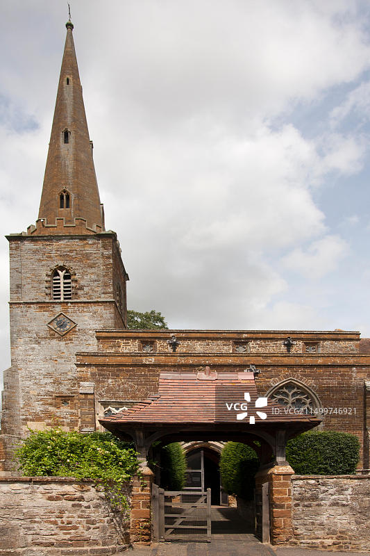 圣巴塞洛缪一级保护教区教堂，位于北安普敦郡格林斯诺顿，具有撒克逊血统，最后一次重建于1957年图片素材
