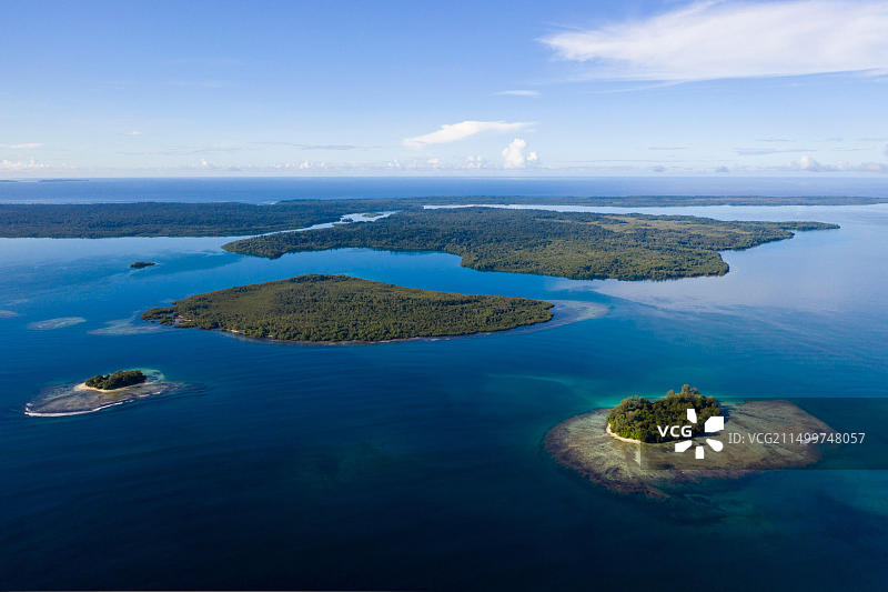 新爱尔兰巴尔盖湾岛屿航拍景色，巴布亚新几内亚图片素材