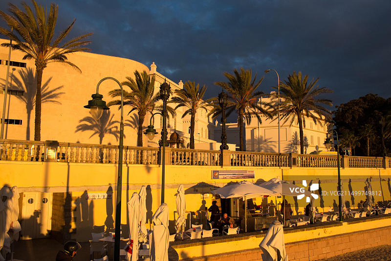 西班牙安达卢西亚加的斯一月海滨咖啡馆图片素材