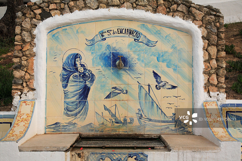 葡萄牙卡武埃鲁的瓷砖喷泉图片素材