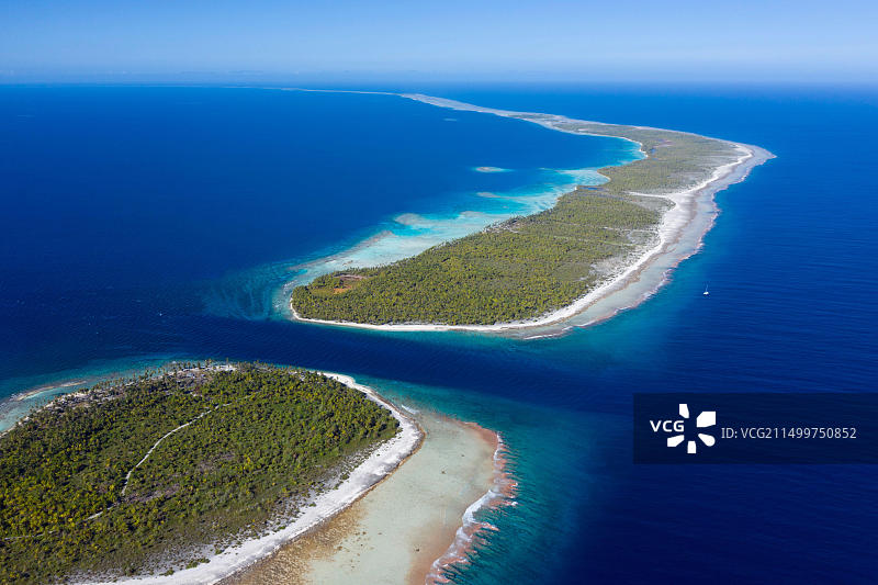 法属波利尼西亚土阿莫土群岛阿帕塔基环礁的阿尔莫努山口图片素材