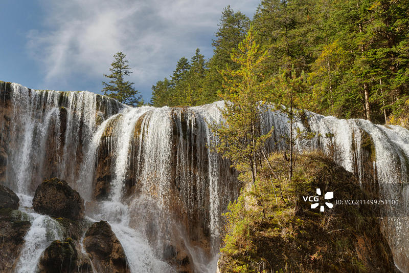 中国四川九寨沟珍珠滩瀑布图片素材