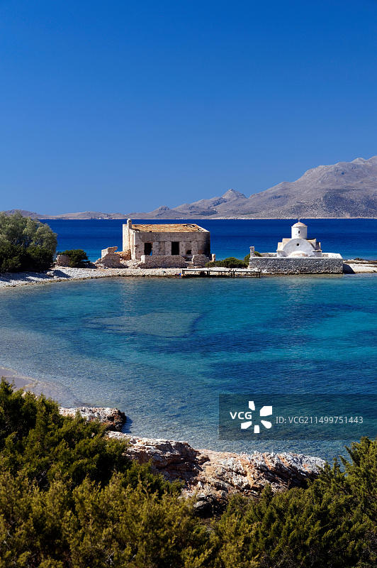 希腊阿利姆尼亚岛和阿吉奥斯米纳斯教堂图片素材