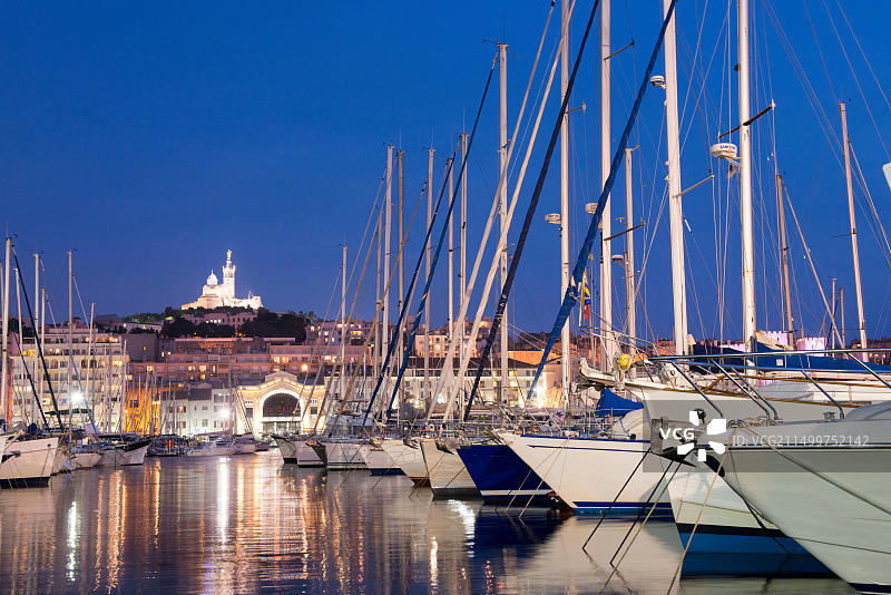 法国马赛守护圣母圣殿与旧港风光图片素材