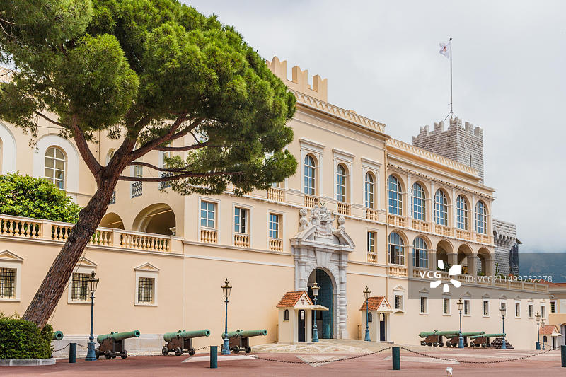 摩纳哥地中海沿岸的摩纳哥亲王宫图片素材