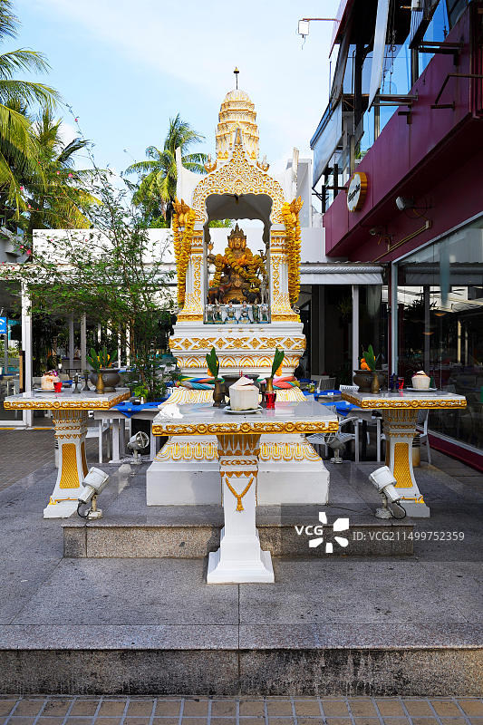 泰国普吉岛芭东海滩，小神庙，供奉神灵图片素材