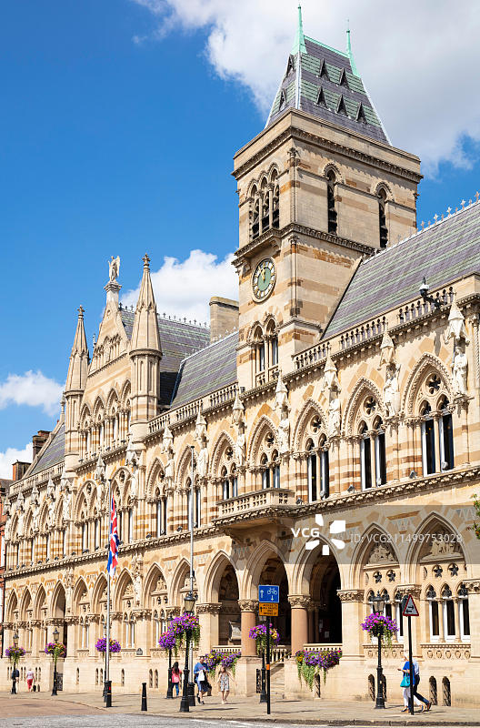 英国北安普敦郡北安普敦市中心圣吉尔斯广场的市政厅和北安普敦自治市议会图片素材