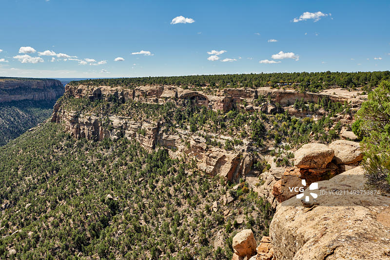 鸟瞰美国科罗拉多州梅萨维德国家公园悬崖住所阳台屋（联合国教科文组织世界遗产）图片素材
